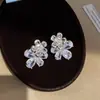Brinco de Flor Prata com Strass e Pino de Prata Zircônia Brilhante Flor Stud Brincos de Luxo Leve Sensação de Alto Padrão Brincos com Sentido de Design Exquisito Acessórios de Brinco para Mulheres