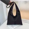 Bolso de Hombro Grande de Remaches Retro de Gama Alta, Bolso de Axila Estilo Motociclista Europeo y Americano, Bolso Tote Popular de Mano