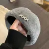 Fábrica de Boina de Acrílico Atacado Chapéu Quente Versátil Feminino para Outono e Inverno Que Faz o Rosto Parecer Menor, Boina de Circunferência Craniana Grande Chapéu de Pintor