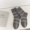 Calcetines Nuevos de Otoño e Invierno para Mujer Estilo Coreano Simples Rayados de Media Pantorrilla con Calcetines Largos Versátiles Estilo Universitario tipo Slouch para Birkenstock