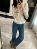 Calça incrível! Jeans de cintura alta, levemente flare, para mulheres, perfeito para o outono, em um tom azul retrô, feito com uma mistura de seda e algodão, projetado para ser emagrecedor e valorizar a silhueta.