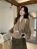 Conjunto de duas peças: top halter assimétrico plissado estilo outono verde limão com chá verde + cardigã de malha com manga morcego