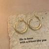 Aretes de Aro Simples con un Toque Nicho y de Alta Gama, Color Dorado, Elegantes Aretes Circulares, Estilo Europeo y Americano, Exagerados, Minimalistas, Accesorios Versátiles para Otoño e Invierno