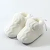 Nuevo modelo venta directa de fábrica zapatos para bebé 0-12 meses transfronterizos zapatos de algodón para bebé invierno zapatos de gamuza de suela blanda para niños y niñas