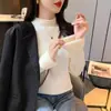 Suéter grosso e quente de gola alta média para outono e inverno para mulheres, blusa de base de tricô, cor sólida, estiloso, com forro interno de fleece integrado, moderno