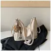 Mochila casual de gran capacidad para mujer 2026 nueva mochila para el trabajo bolsa de hombro cruzada de color liso elegante