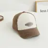 Gorra de béisbol para niños, nuevo diseño de moda, combinación de colores, gorra con visera cálida, sombrero cortavientos para exteriores de lana de cordero, comercio exterior 712