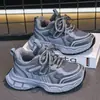 Zapatos de Moda Coreana para Niños con Más Terciopelo Tipo "Dad Shoes" Nuevo Estilo Otoño/Invierno 2025 Suela Gruesa Versátiles Casuales Cálidos Zapatos Deportivos