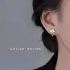 Aretes de tornillo de trébol de cuatro hojas para mujer, simples y versátiles, frescos, dulces, lindos, femeninos, diseño de nicho, regalo de San Valentín