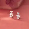 Pendientes de Flor de Plata de Ley S925 Nalan Estilo Coreano Simples y Elegantes Pendientes Pequeños Frescos de Flor de Tres Pétalos con Diamantes M00212