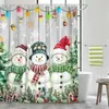 Cortina de ducha transfronteriza con instalación sin agujeros, con fondo de madera, tres muñecos de nieve, luces de colores y estampado navideño, completa con 12 ganchos para decoración de baño