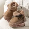 Nuevas botas de nieve de estilo europeo y americano de caña alta forradas de pelo para mujer, otoño e invierno, forradas de forro polar, cálidas, que aumentan la altura, antideslizantes, zapatos de algodón con cobertura completa en el talón
