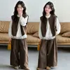Conjunto de tres piezas de chaleco de encaje estilo coreano para niña, nueva colección primavera/otoño 2024, con diseño de dos piezas falso con mangas abullonadas y pantalones de pierna ancha