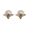 Aretes de Abeja Insecto Perla Estilo Retro Francés para Mujer 2024 Nuevos Aretes de Botón Elegantes de Alta Gama con Pasador de Plata