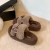 Chinelos plataforma de estampa de leopardo de alta qualidade, modernos e estilosos para mulheres, perfeitos para outono e inverno, e ideais para usar ao ar livre.. Estes chinelos de algodão fofos e macios são um novo estilo.