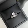 Anillo de Boda Original Versa para Niña Estilo Hong Kong Brillante Chapado en Oro de 18K Corona Completo Diamante Microincrustado Anillo de Alto Sentido