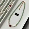 Collar de Perlas de Agua Dulce con Cuentas de Ágata Verde Calcedonia Estilo Coreano Moda Elegante Cadena para Clavícula con Cuentas de Ágata Roja para Mujer