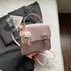 Mochila Simples de Cor Sólida Estilo Coreano Nova Primavera para Mulheres Bolsa de Ombro Texturizada Fashionable Bolsa de Mão Doce