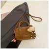 Bolsa de Mão Estilosa de Alto Acabamento Nova Coleção Primavera 2026 Bolsa de Ombro Vintage Tipo Almofada Moda Tendência para o Dia a Dia Bolsa Transversal Feminina