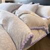 Juego de Cama Grueso de Cuatro Piezas de Terciopelo de Leche Tallado Estilo Francés para Invierno, Sábana y Funda de Edredón de Franela Floral Desgastada, Juego de Tres Piezas para Dormitorio