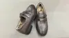Sapatos baixos de couro femininos versáteis estilo britânico com velcro, novos mocassins slip-on de outono 2026 para mulheres