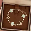 Pulseira de Trevo de Quatro Folhas Zircônia Verde Menta para Mulheres, Pulseira de Luxo Leve de Nicho, Joias Florais de Alto Padrão Novo Estilo Chinês Atacado
