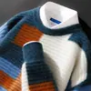 Suéter de cachemira para hombre, nuevo estilo otoño e invierno, cuello redondo holgado, suéter grueso de bloques de color, camisa base de punto de lana casual de negocios para hombre