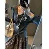 Moqi Otoño Nuevo Estilo Coreano Moda Diseño Elegante Cuello Asimétrico Cuello en V Tejido de Canalé Cárdigan Básico MQ1833