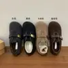 Sapatos Peludos de Lã Versáteis Estilo Retro Francês para Mulheres 2026 Outono e Inverno Nova Moda Sapatilhas com Velcro Sapatos Mary Jane