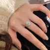 Anillo de Plata de Ley S925 Corona Forma Ovalada Huevo de Paloma Moissanita de Carbono Alto para Mujer de Dos Quilates Gama Alta con Boca Viva y Soporte Vacío