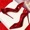 Nuevos zapatos de estilo otoñal con borde ondulado y punta fina poco profunda, tacones de aguja de cuero suave sexys, tacones altos de moda elegantes y versátiles