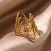 Anillo Geométrico de Banda Ancha con Apertura Curva, Tendencia de Nicho, Estilo Minimalista Transfronterizo, Exagerado de Moda (Serpiente Ling) Anillo de Unión de Hojas