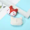Broche de Pelúcia Raposa Sorridente Desenho Animado Fofo de Alta Aparência Acessório para Pendurar em Malas Roupas Pin DIY