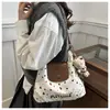 Bolsa Feminina 2024 Nova Outono e Inverno Retrô Grande Capacidade Ombro Único para o Dia a Dia Bolinhas Moda Versátil Bolsa Tote Classe Macia