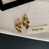 Pendientes Dorados Retro Otoño e Invierno para Mujer, Lujo Ligero, Gama Alta, Pendientes Elegantes, Diseño de Nicho, Pendientes de Año Nuevo