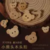 Botones Creativos de Oso de Madera Hechos a Mano DIY Botones de Madera de Dibujos Animados en Color Madera Natural para Ropa Infantil, Botones de Dos Agujeros Cosidos a Mano