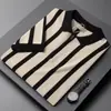 Camisa Polo de Manga Curta de Verão para Homens Estilo Coreano Listrada Retrô Personalizada com Zíper de Meia-Manga Versátil Casual para Homens e Adolescentes
