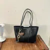 Bolsa tote grande capacidade minimalista estilo francês, nova coleção de outono, retrô e luxuosa, versátil e exala um ar de alta qualidade, perfeita como bolsa de ombro ou carregada sob o braço