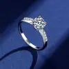 Anel de Prata de Lei S925 com Quatro Garras para Mulheres, Moissanita de Um Quilate, Moda de Luxo Leve, Anel de Proposta e Casamento de Alta Qualidade, Venda Direta do Fabricante