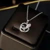 2025 Nova Colar de Animal Elemento Cobra Banhado a Cobre Ouro Real 18K Luxo Acessível Zircônia Incrustada Pingente do Zodíaco Corrente para Clavícula