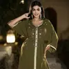 Vestido Verde Militar de Manga Corta Ba3004 con Pedrería Cosida a Mano, Mangas Murciélago y Abertura Frontal
