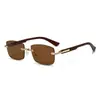 Gafas de sol con diseño hueco estilo europeo y americano, aptas para tecnología, tonos únicos y modernos geniales para mujer, versátiles y elegantes
