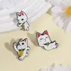 Anime Japonês Vovó de Alta Velocidade Formato de Gato da Sorte Metal Pintado Emblema Desenho Animado Divertido Animal Gato Broche