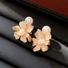 Brincos de Flor com Pérolas de Água Doce Agulha de Prata Estilo Francês Retrô Simples Elegantes Brincos de Alta Qualidade Versáteis Novos Brincos para Mulheres