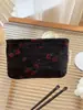 Bolsa de Maquillaje Nueva de Nicho de Gran Capacidad con Interior Floral Tejido, Bolso Conveniente para Uso Diario, Bolso de Mano para Mujer, Estilo Ins