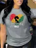 Camiseta Gráfica Retro para Mujer del Festival de Junio con Diseño Conmemorativo de 1865 y Letras Caligráficas Rayadas de Colores, Camiseta Cómoda