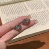 Pendientes de clip de oreja sin orejas con forma de serpiente y diamantes súper brillantes, de alto temperamento, de celebridades en línea, nuevos pendientes de clip de oreja de nicho para mujeres