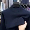 Novo suéter masculino de outono e inverno, cor sólida, antipilling, suéter de lã de malha fina, manga longa, gola alta meia-altura, vestuário masculino