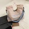 Nova Bolsa Grande para Estudantes e Commuters Feminina 2025 Bolsa Carteiro Bolsa Tote Bolsa de Ombro Bordada com Letras Bolsa Transversal Leve