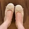 Sapatos de salto baixo estilo balé com laço, boca rasa, para mulheres, sola plana, macios, não cansam os pés, sapatos tipo rolinho de ovo, slip-ons, sapatos de vovó, sapatos de balanço